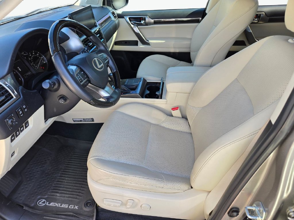 Used 2023 Lexus GX 460 Luxury w/ Accessory Package AWD/4WD image 15