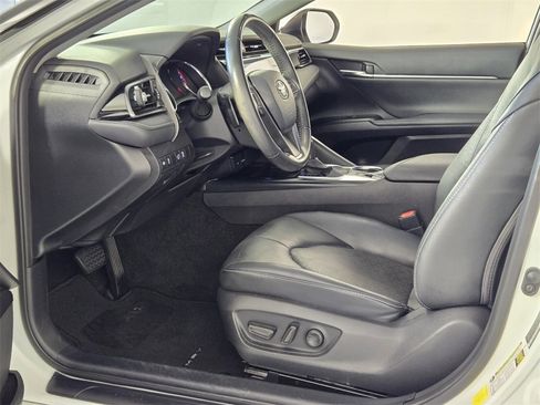 Used 2020 Toyota Camry XSE image 7
