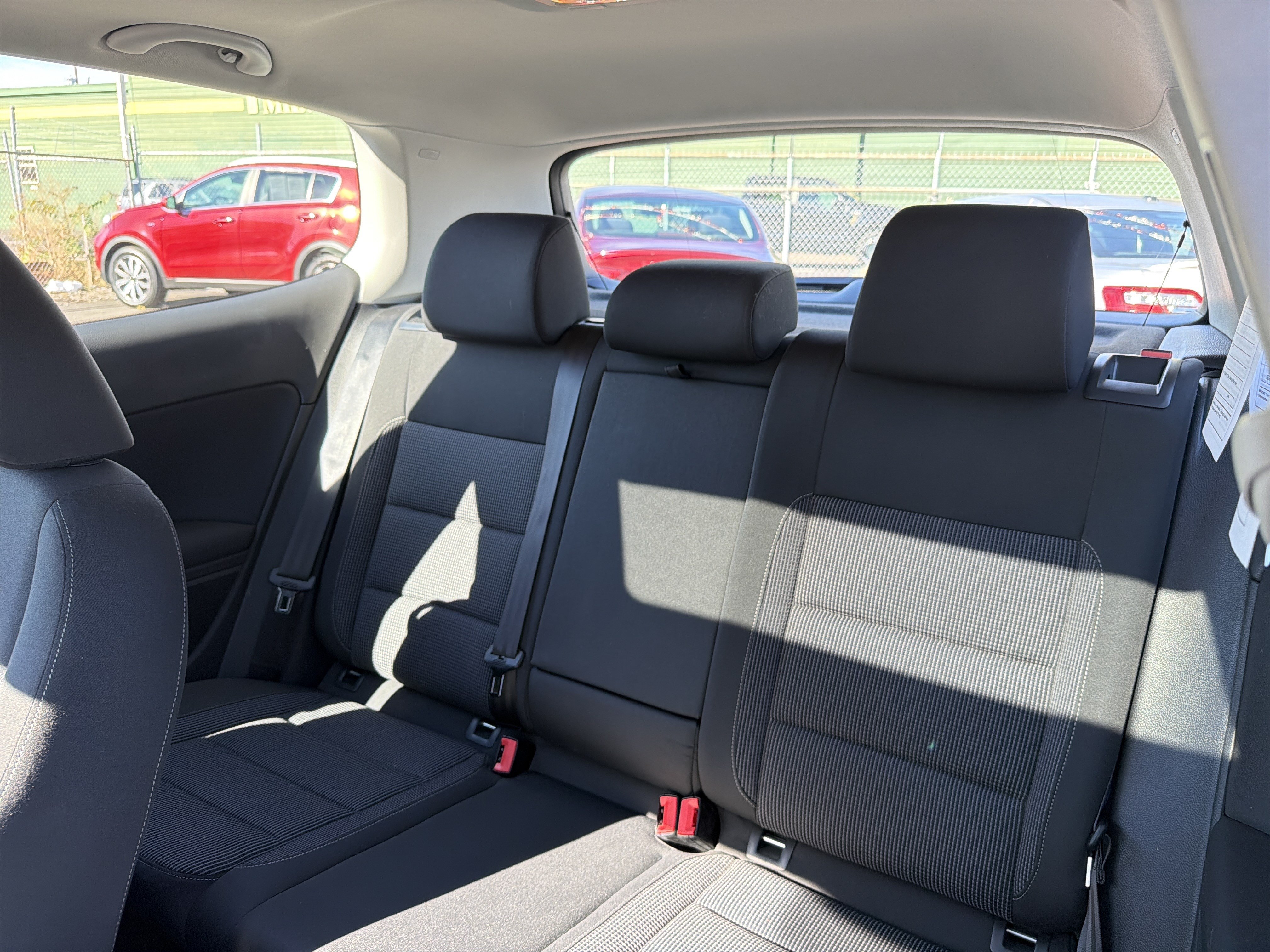 Used 2012 Volkswagen Golf 2-Door FWD image 9