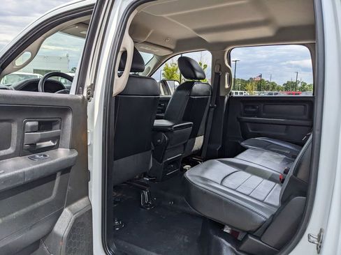 Used 2022 RAM 1500 Tradesman w/ Chrome Appearance Group AWD/4WD image 32