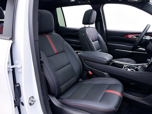 Used 2024 Chevrolet Traverse RS w/ LPO, Floor Liner Package AWD/4WD image 49