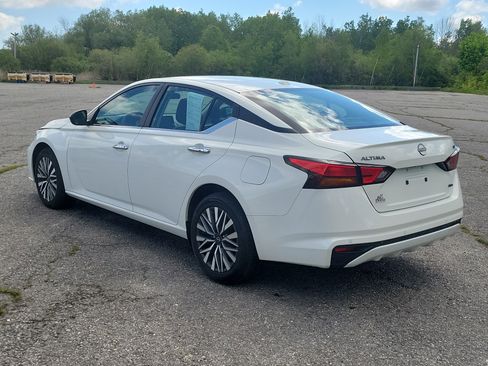 Used 2024 Nissan Altima 2.5 SV AWD/4WD image 7