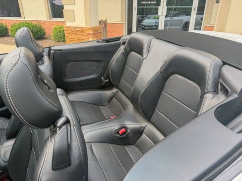 Used 2019 Ford Mustang Premium RWD image 6