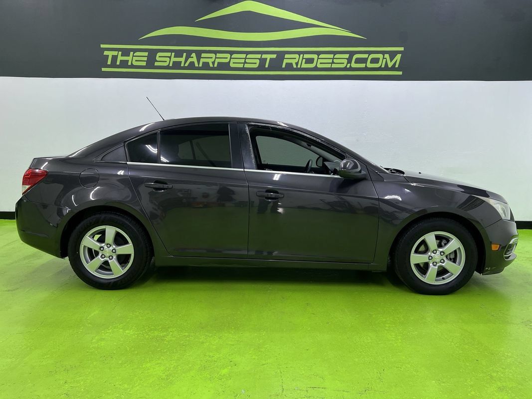 Used 2016 Chevrolet Cruze LT w/ Technology Package FWD image 11