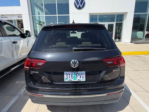 Used 2020 Volkswagen Tiguan SE w/ Panoramic Sunroof Package AWD/4WD image 3