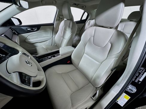 Used 2020 Volvo S60 T6 Momentum image 14