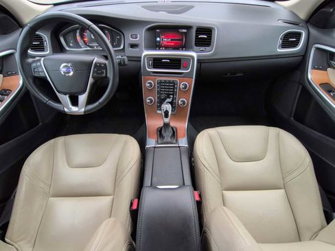 Used 2017 Volvo S60 T5 Inscription Platinum image 14
