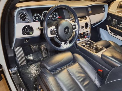 Used 2023 Rolls-Royce Cullinan AWD/4WD image 3