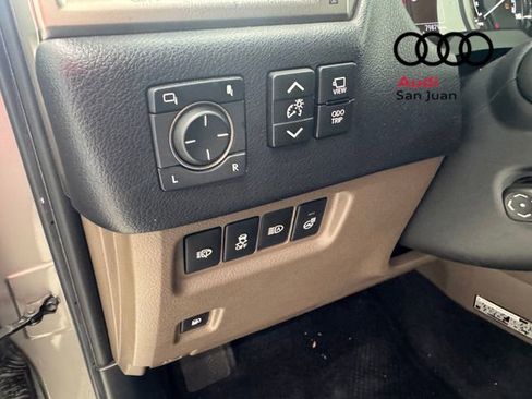 Used 2020 Lexus GX 460 Luxury w/ Accessory Package AWD/4WD image 28