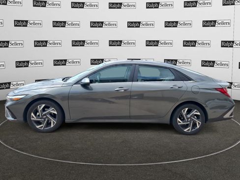 Used 2024 Hyundai Elantra Limited FWD image 3
