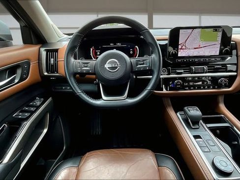 Used 2023 Nissan Pathfinder Platinum w/ Cargo Package AWD/4WD image 5