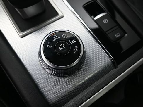 Used 2024 Mitsubishi Outlander SEL image 4