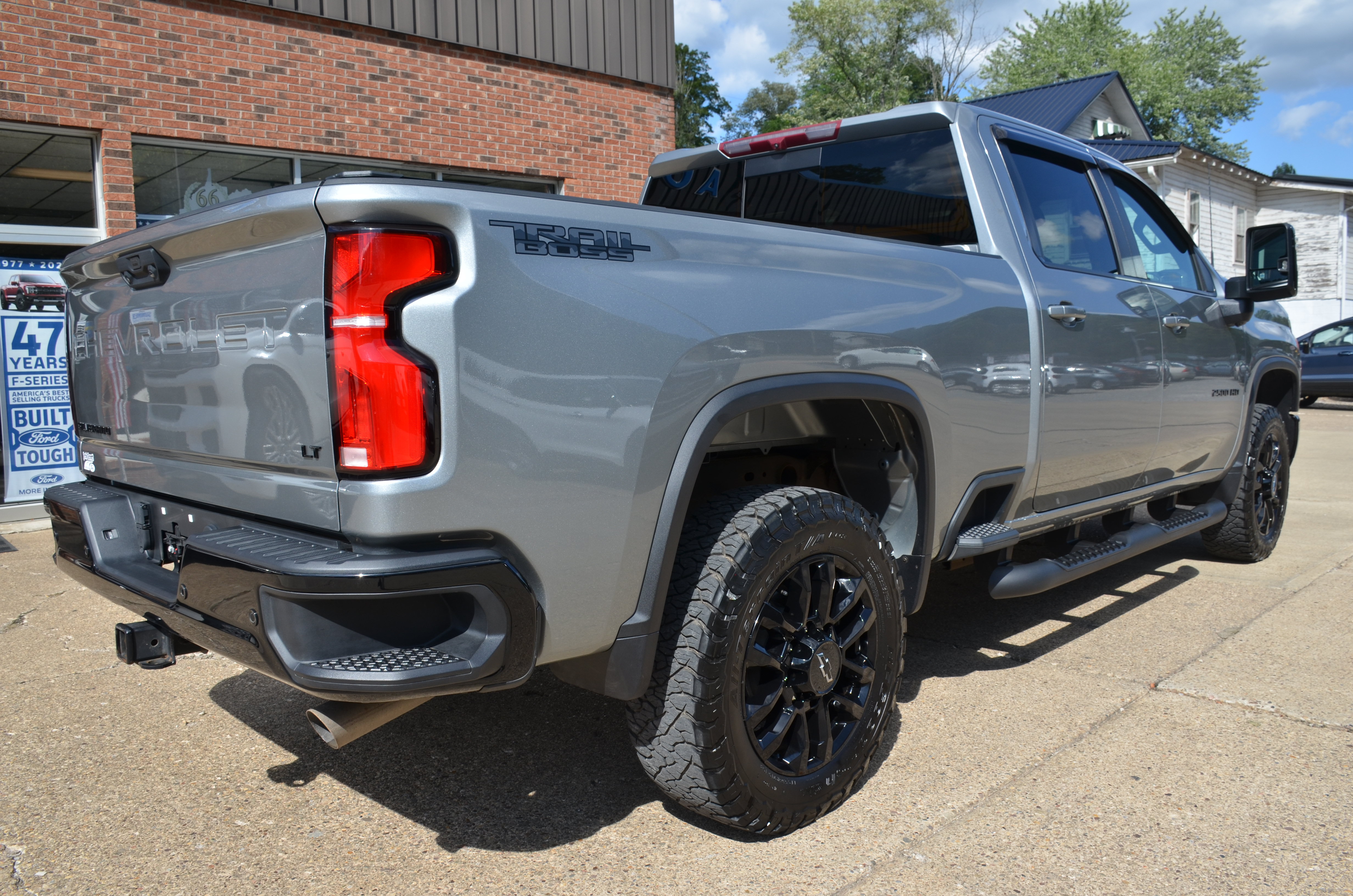 Used 2025 Chevrolet Silverado 2500 LT w/ Trail Boss Package AWD/4WD image 4