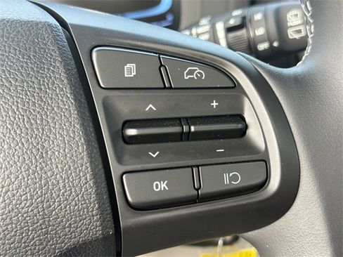 Used 2023 Hyundai Venue SEL image 26