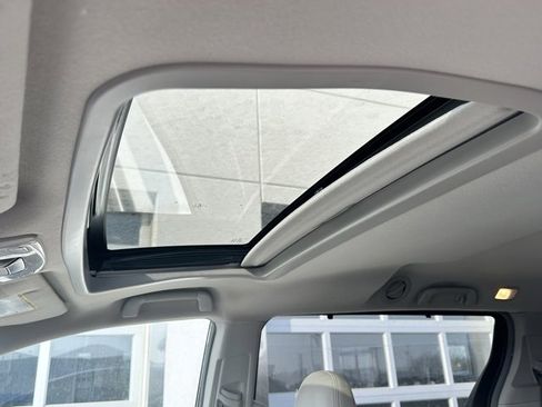 Used 2013 Toyota Sienna XLE image 9