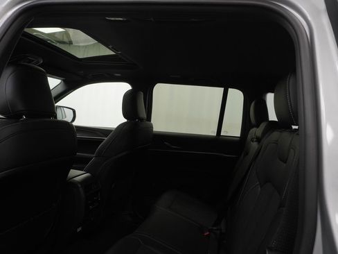 New 2026 Jeep Grand Cherokee Altitude AWD/4WD image 18