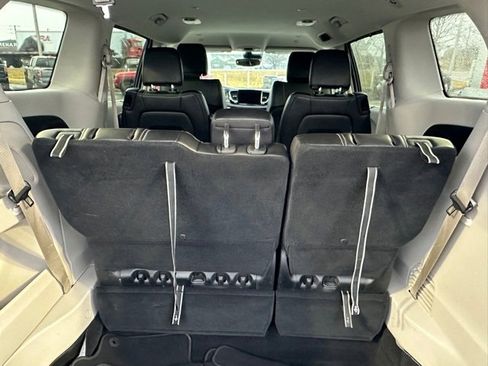 Used 2024 Chrysler Pacifica Touring-L image 19