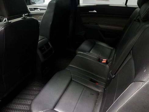 Used 2021 Volkswagen Atlas Cross Sport SE w/ Panoramic Sunroof Package image 21