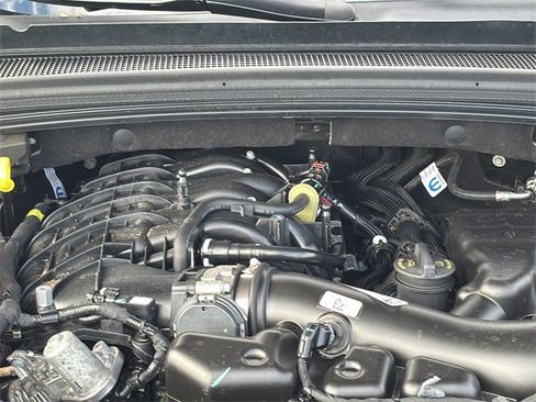 Certified 2024 Jeep Grand Cherokee Limited w/ Black Appearance Package image 12