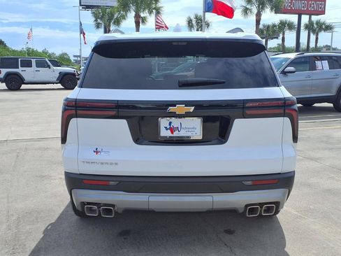 Used 2026 Chevrolet Traverse LT w/ Driver Confidence Package FWD image 6