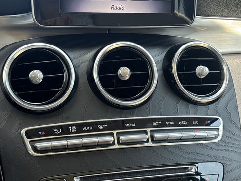 Used 2019 Mercedes-Benz GLC 300 4MATIC image 8