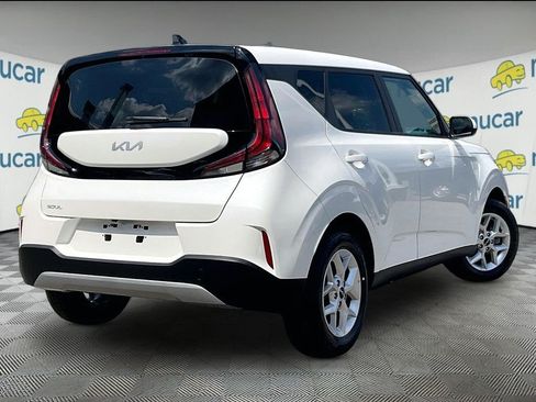 Used 2025 Kia Soul LX FWD image 6