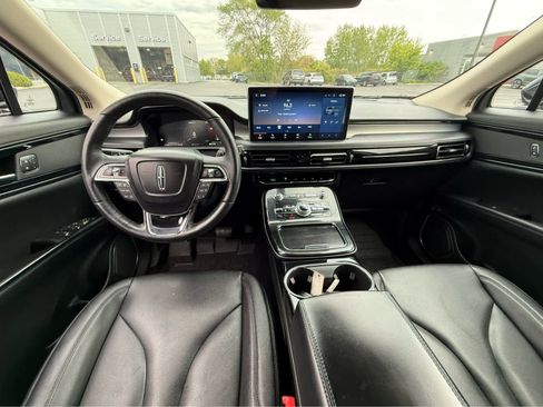 Used 2023 Lincoln Nautilus FWD image 10