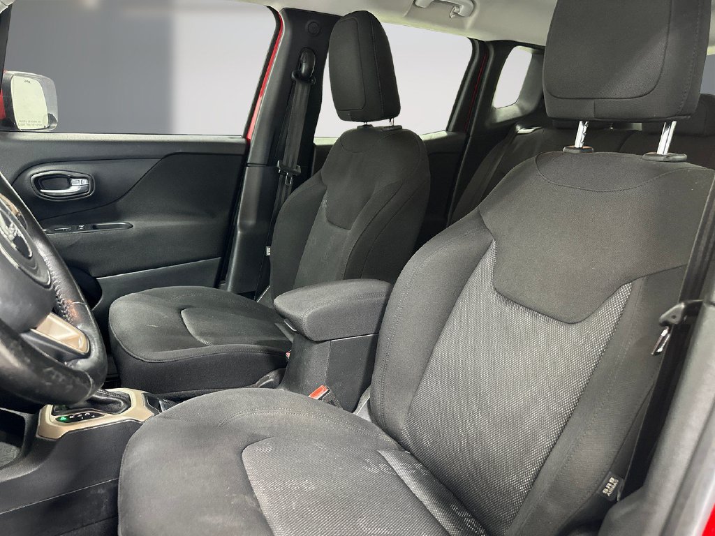 Used 2016 Jeep Renegade Latitude FWD image 14