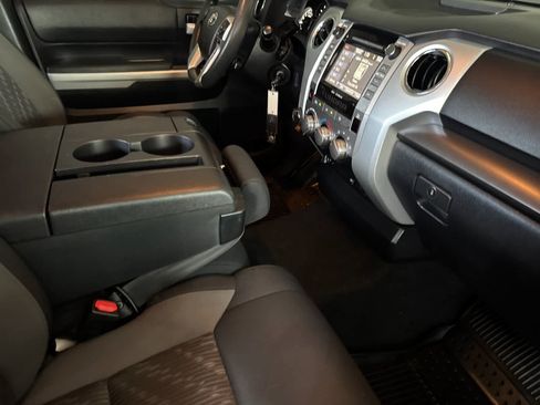 Used 2018 Toyota Tundra SR5 AWD/4WD image 16