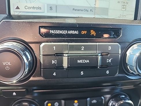 Used 2017 Ford F150 Lariat image 5