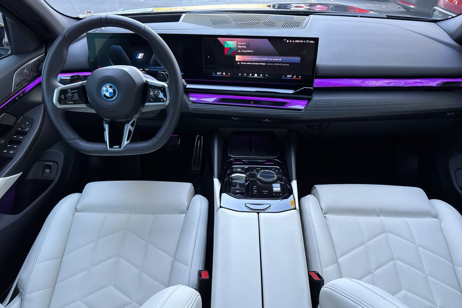 Certified 2025 BMW 550e xDrive w/ Premium Package AWD/4WD image 17