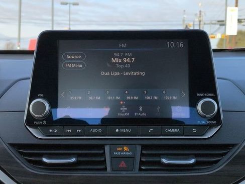 Used 2024 Nissan Altima 2.5 SV image 11