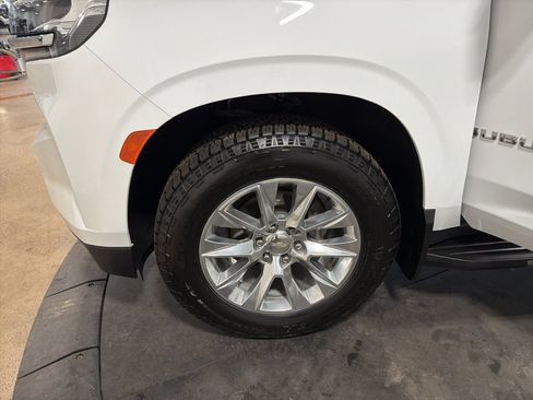 Used 2021 Chevrolet Suburban Premier w/ Premium Package AWD/4WD image 40
