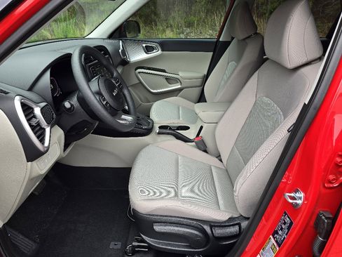 New 2025 Kia Soul LX FWD image 5