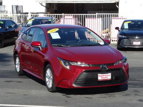 Used 2026 Toyota Corolla LE w/ LE Premium Package image 2