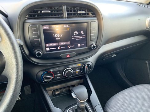 Used 2025 Kia Soul LX w/ LX Technology Package image 18