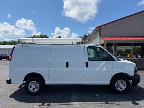 Used 2018 Chevrolet Express 2500 w/ Driver Convenience Package RWD image 3