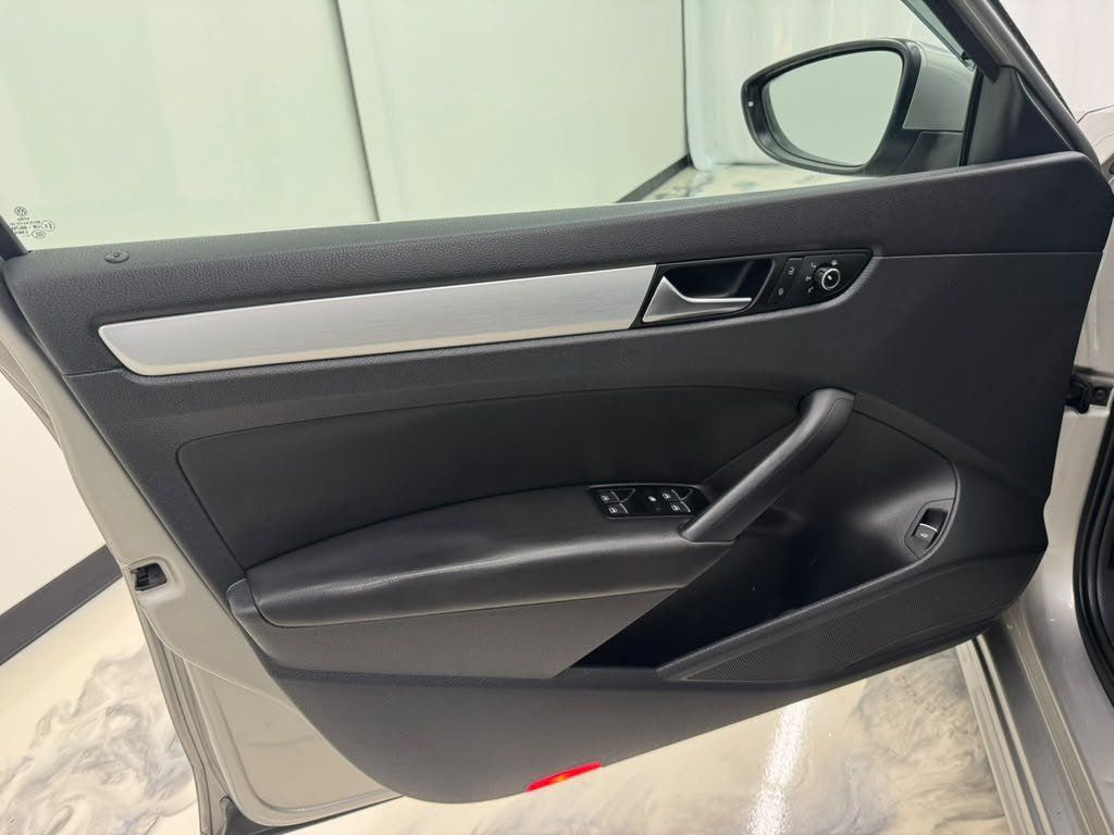 Used 2012 Volkswagen Passat 2.5 SE FWD image 26