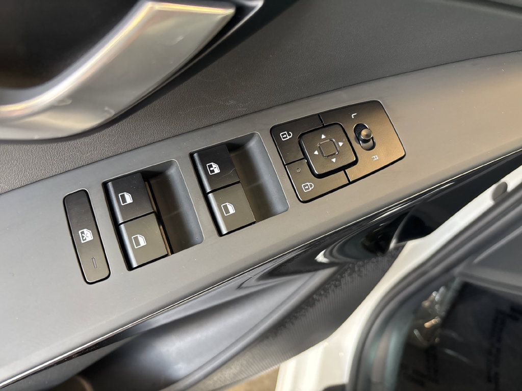 Used 2023 Kia Niro Wind FWD image 14