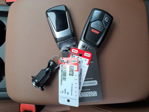 Used 2023 Audi Q5 2.0T Premium w/ Convenience Package image 10