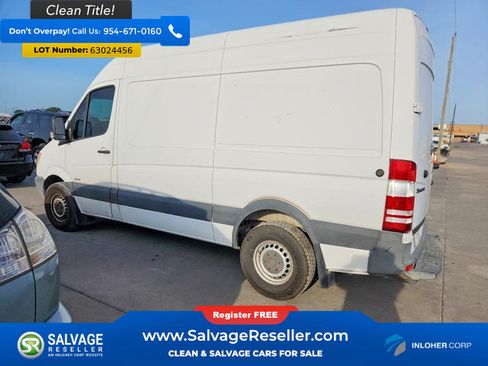 Used 2011 Freightliner Sprinter 2500 RWD image 3