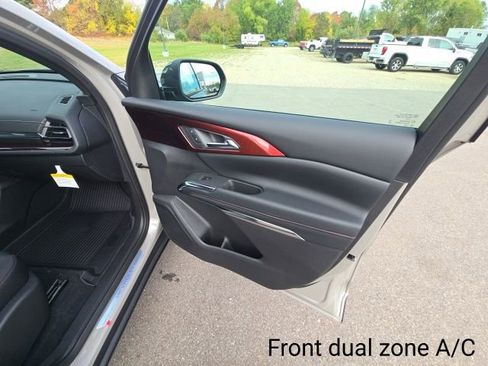 New 2026 Chevrolet Traverse Z71 w/ Driver Confidence Package image 25