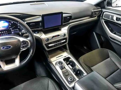 Used 2022 Ford Explorer XLT AWD/4WD image 18