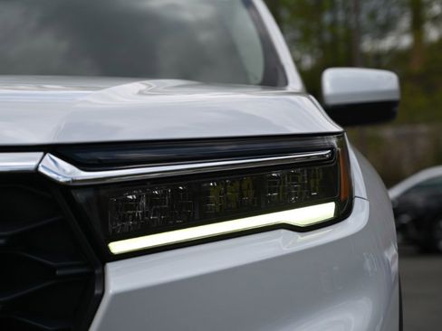 Used 2025 Honda Pilot EX-L image 9