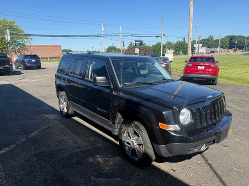Used 2017 Jeep Patriot High Altitude AWD/4WD image 4