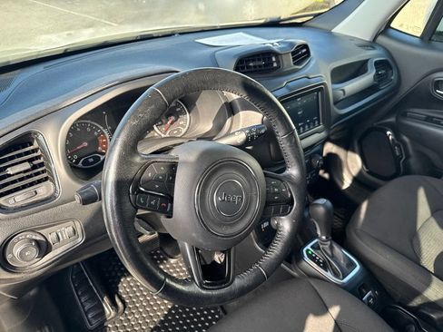 Used 2020 Jeep Renegade Altitude AWD/4WD image 13