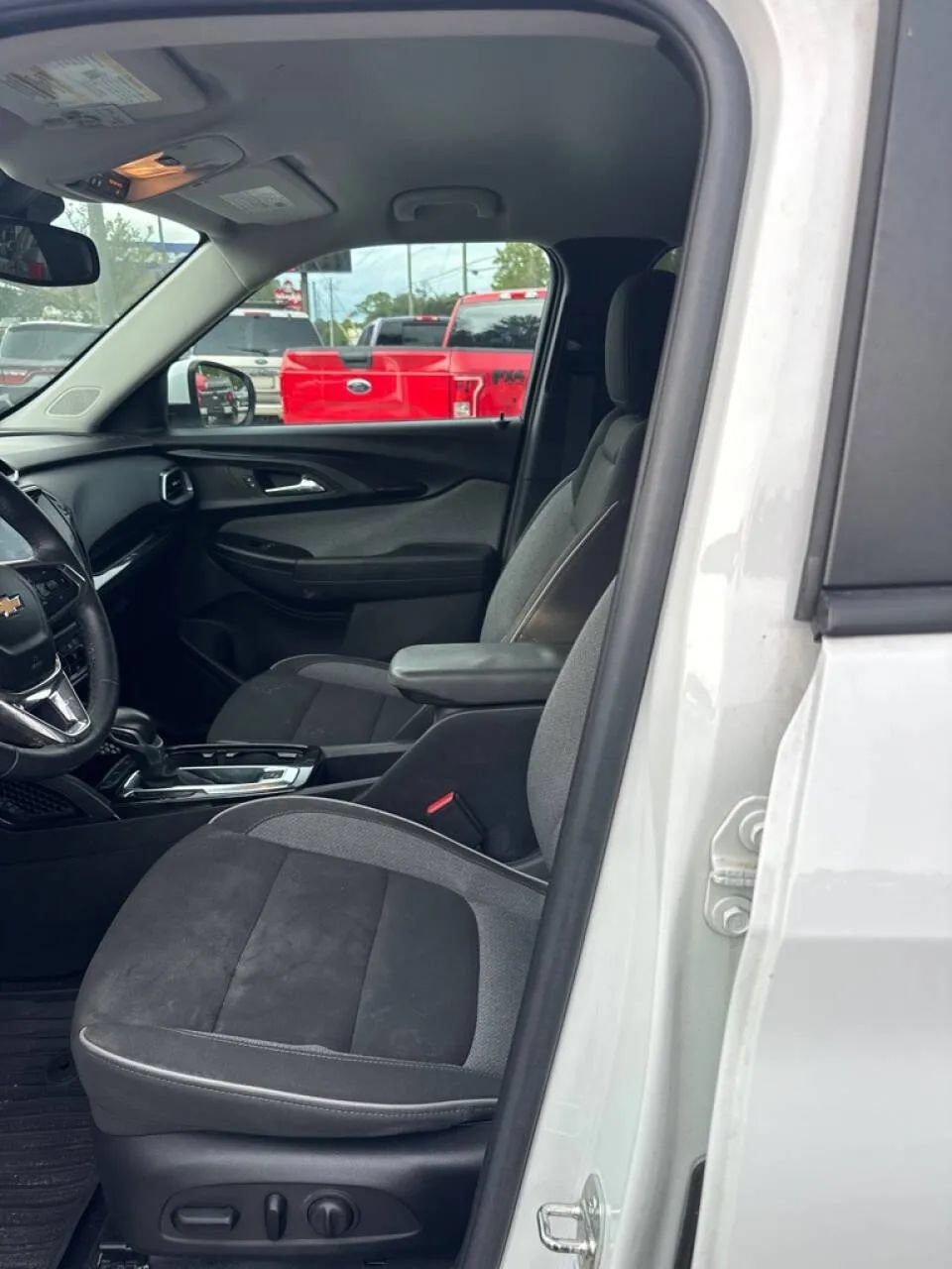 Used 2023 Chevrolet TrailBlazer LT FWD image 7