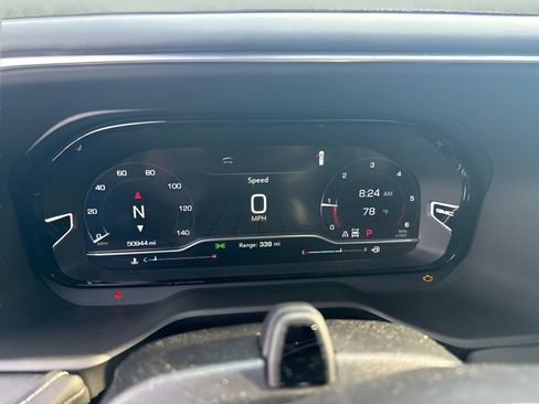 Used 2024 GMC Yukon XL Denali Ultimate AWD/4WD image 10