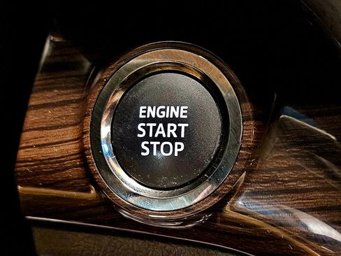 Used 2013 Toyota Avalon XLE Premium image 31