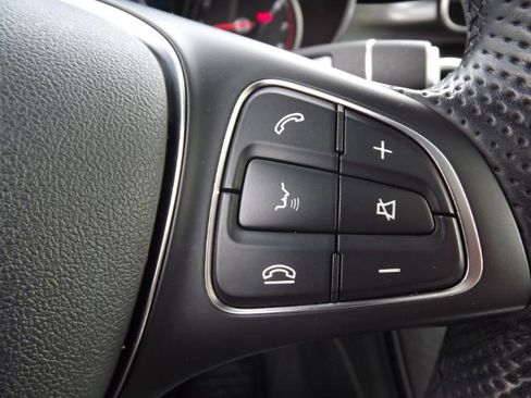 Used 2019 Mercedes-Benz GLC 300 4MATIC image 18